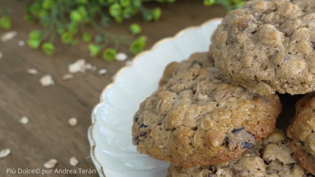 galleta de avena y frutos secos cerca