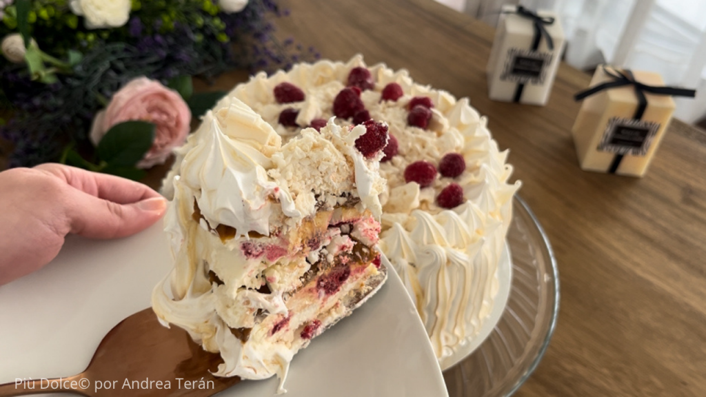 Torta Merengue Frambuesa Manjar rebanada
