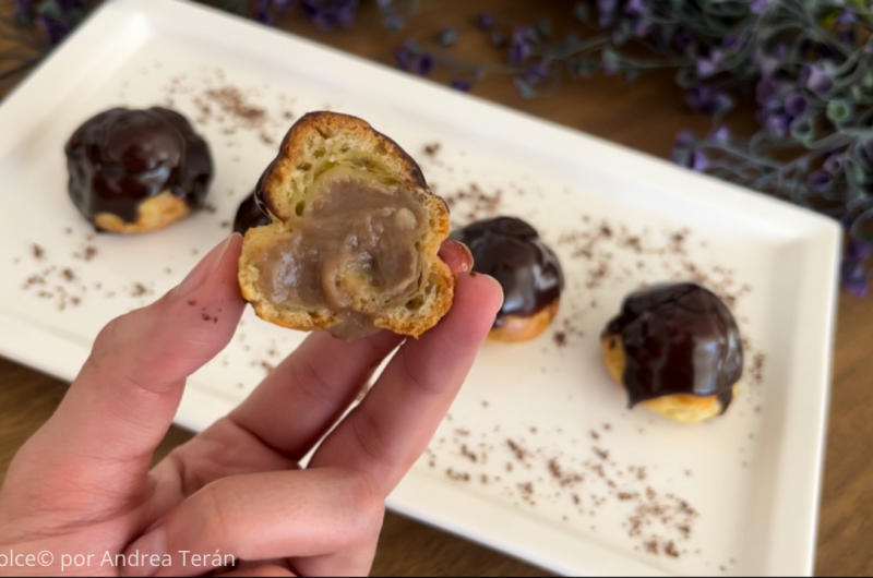 Profiteroles Rellenos con Crema Pastelera de Vainilla y Chocolate