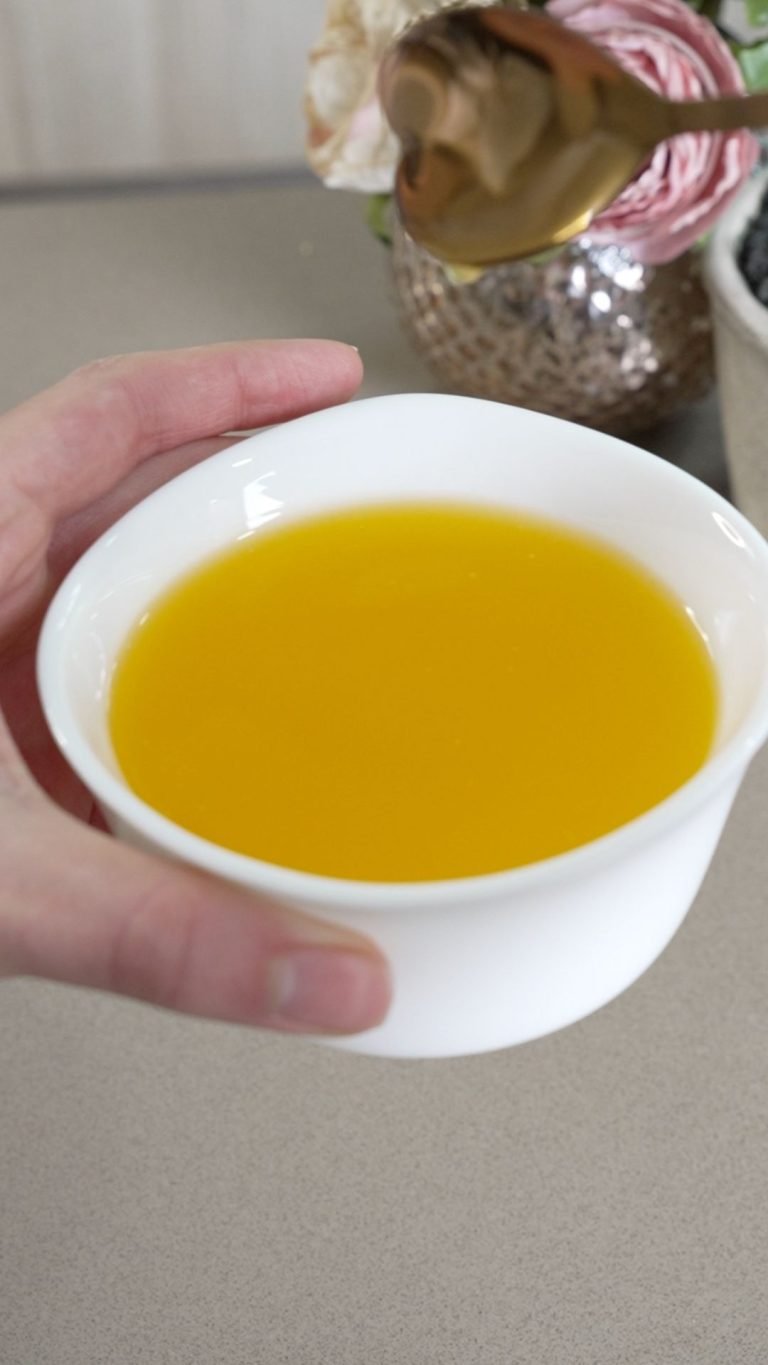 mantequilla clarificada servida