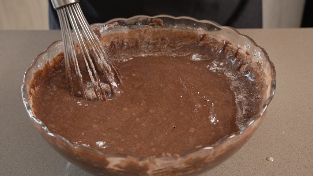 Bizcocho de chocolate, realizando