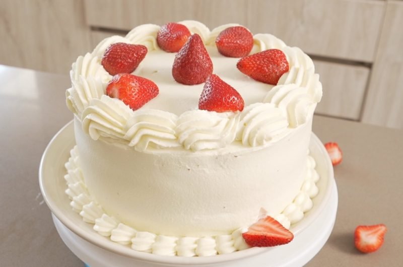 Torta de chocolate con crema y fresas (bien húmeda) Torta de Chocolate con Crema y Fresas