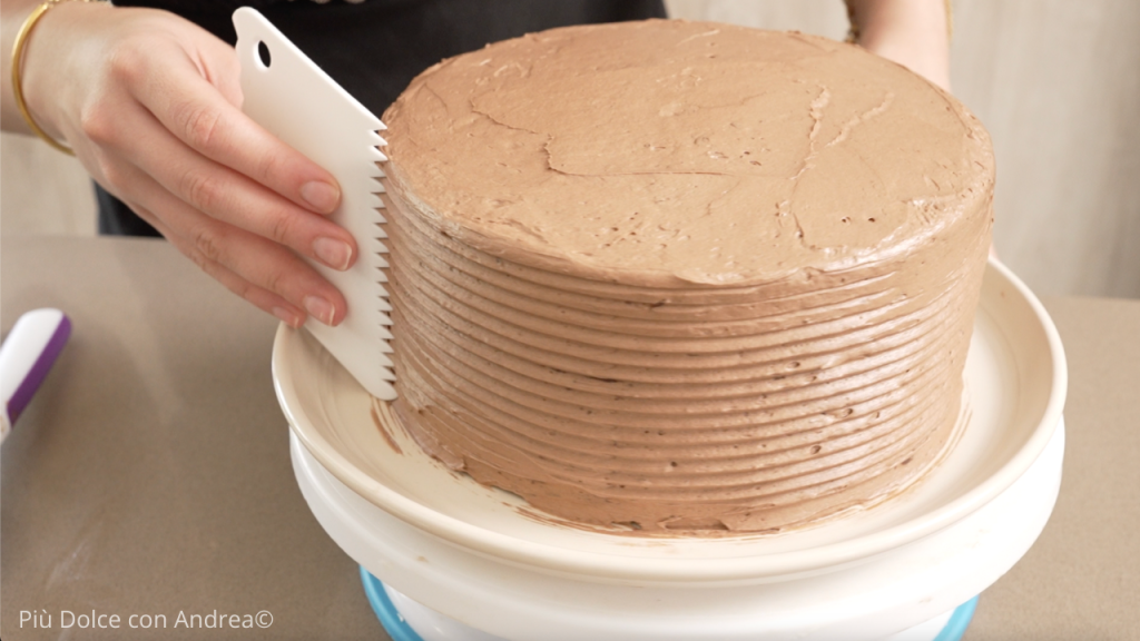 Decorando la torta choco avellana