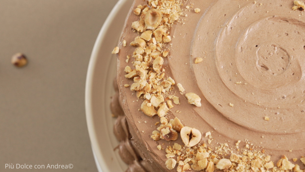 Foto desde arriba de la torta choco avellana