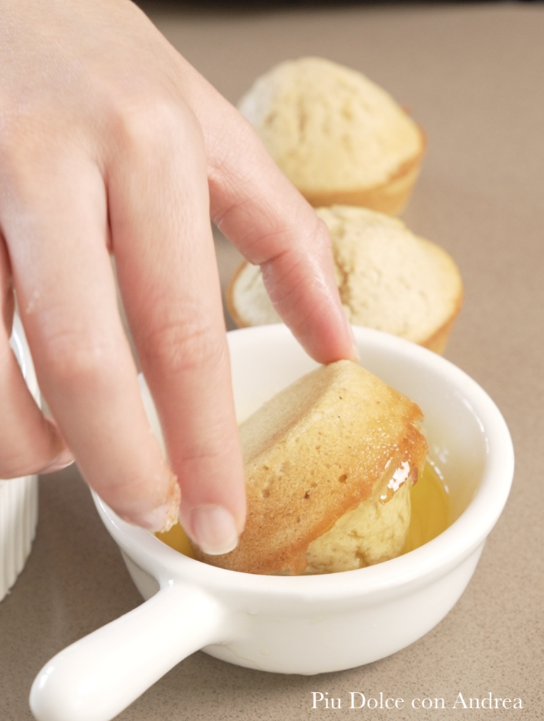 Muffins de canela humedecidos con mantequilla